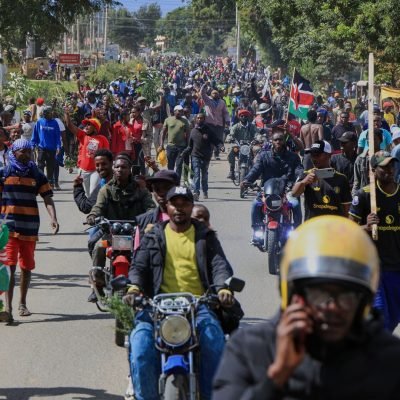 Hundreds protest plans to quarantine US Ebola patients in Kenya